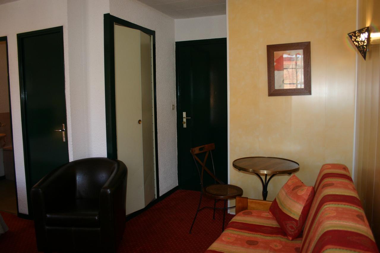 Hotel Le Ponant Pradelles Exterior foto